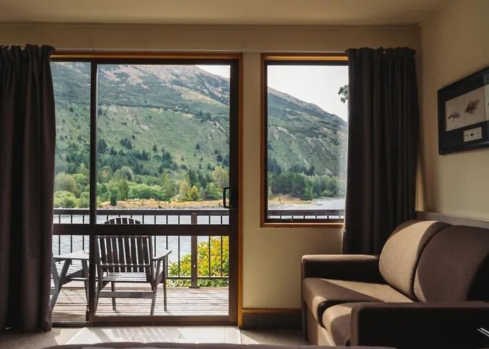 Hawea Hotel 4*